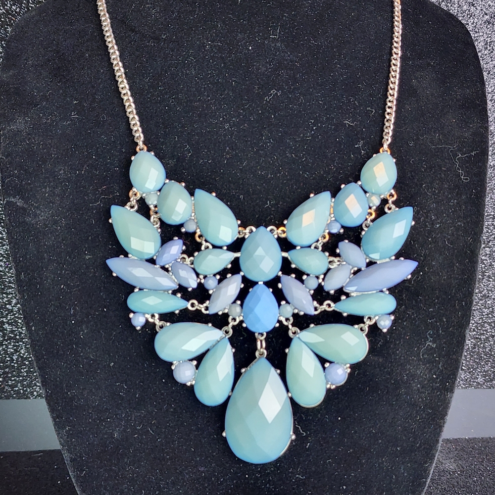 Elegant Blue and Silver Statement Necklace
